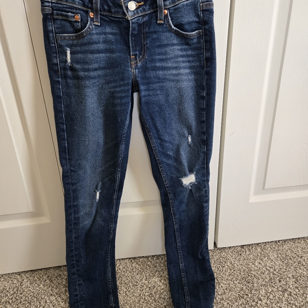 Womens Levi's Capri Blue Distressed Jeans Sz 25x30